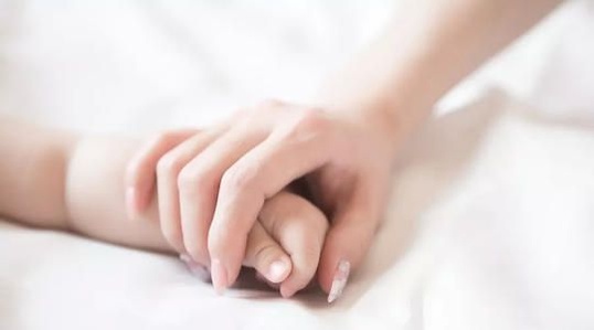 试管婴儿过程中如何应对子宫内膜老化带来的挑战？